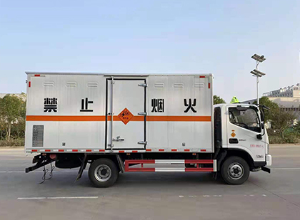 西昌镇爆破器材运输车